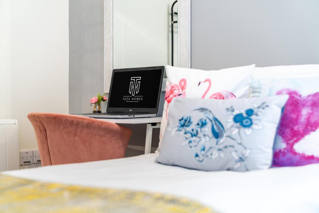 Town Center Apartment With 55” Smart Tv+Netflix Andover Bagian luar foto