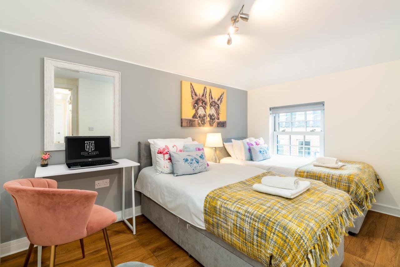 Town Center Apartment With 55” Smart Tv+Netflix Andover Bagian luar foto